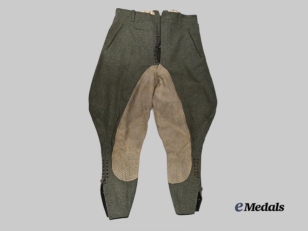 germany,_heer._a_pair_of_officer’s_riding_breeches_e_medals__g61222_3