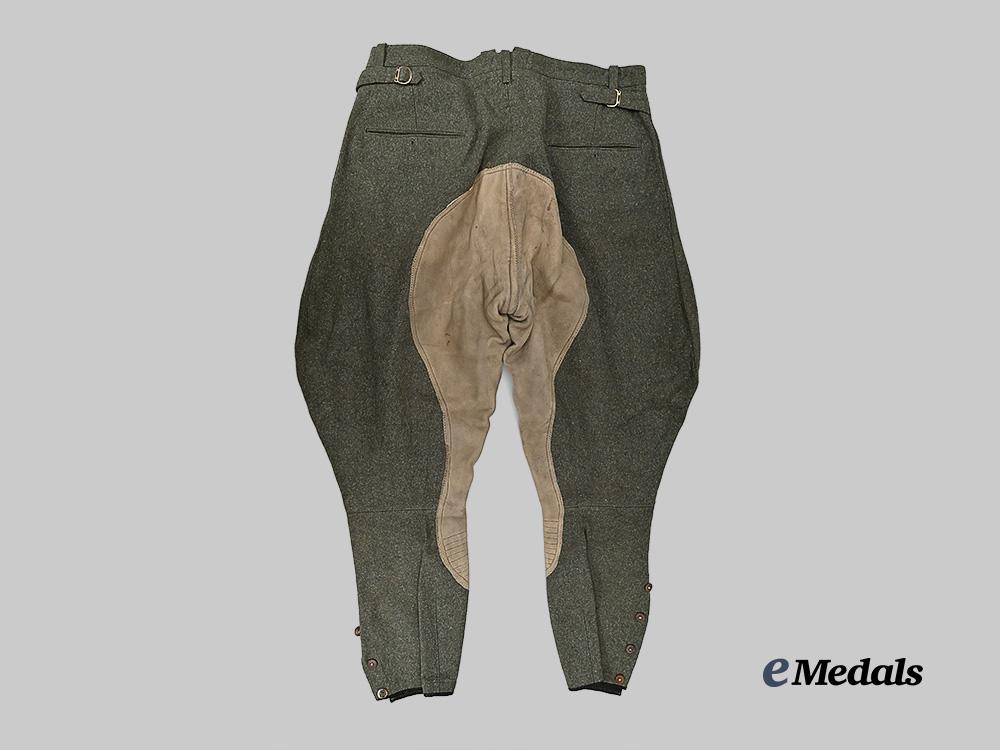 germany,_heer._a_pair_of_officer’s_riding_breeches_e_medals__g61222_4