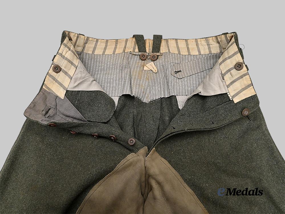 germany,_heer._a_pair_of_officer’s_riding_breeches_e_medals__g61222_5