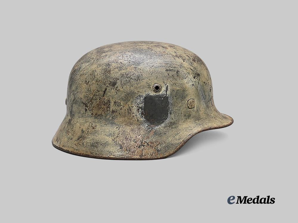 germany,_wehrmacht._an_m35_stahlhelm_with_field-_applied_winter_camouflage,_by_f._w._quist_e_medals__g61230_6