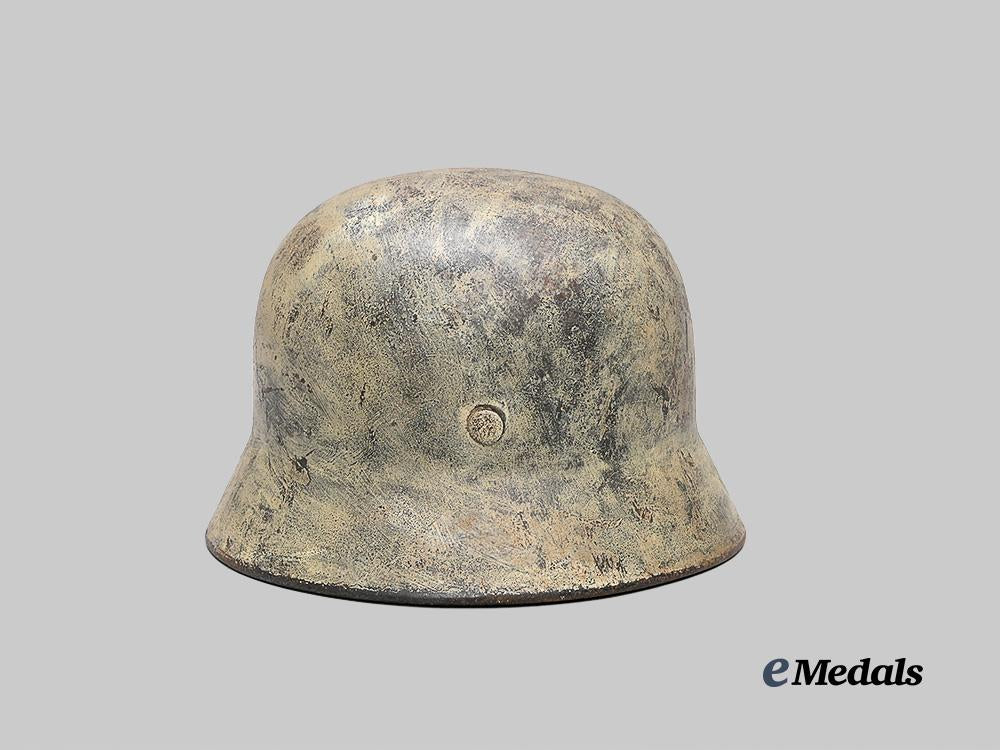 germany,_wehrmacht._an_m35_stahlhelm_with_field-_applied_winter_camouflage,_by_f._w._quist_e_medals__g61230_7