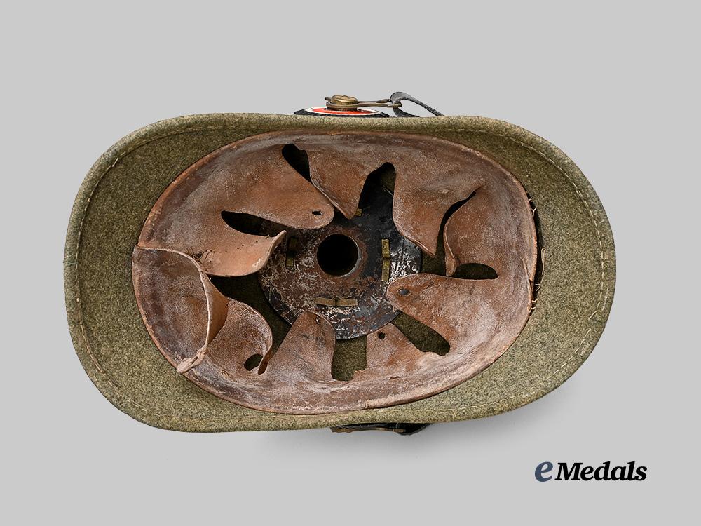 germany,_imperial._a_prussian_infantry_rolled_edge_felt_ersatz_pickelhaube_e_medals__g61244_9