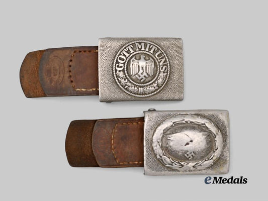germany,_wehrmacht._a_pair_of_belt_buckles_for_enlisted_ranks,_heer_and_luftwaffe_issue_e_medals__g61267_2
