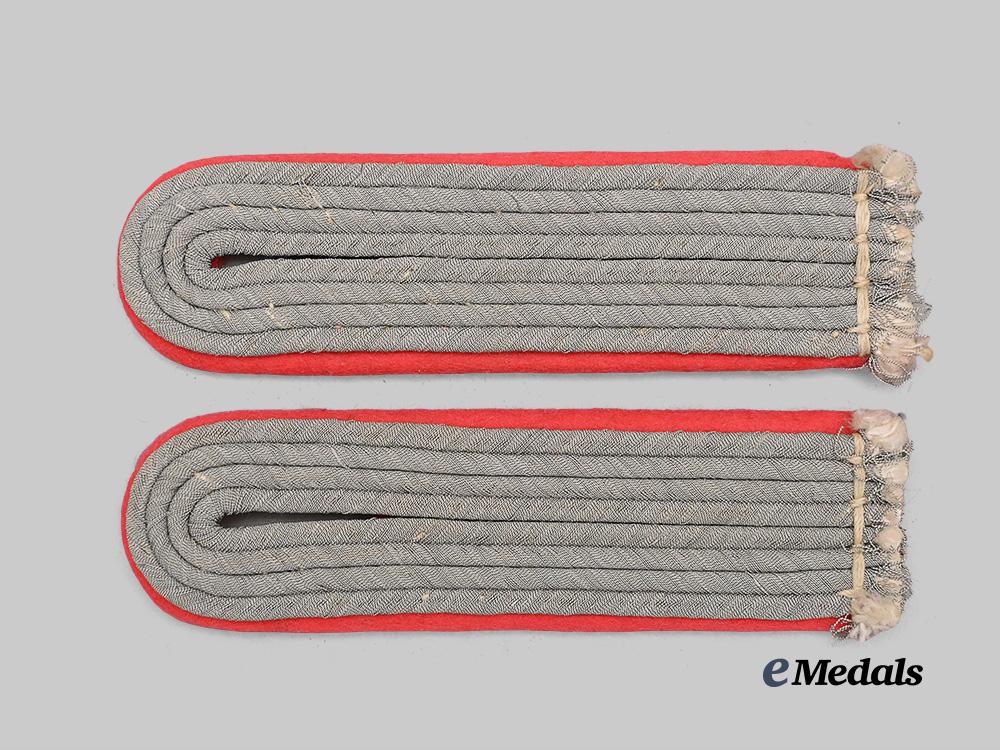 germany,_heer._a_set_of_panzer_troops_leutnant_shoulder_boards_e_medals__g61273_2