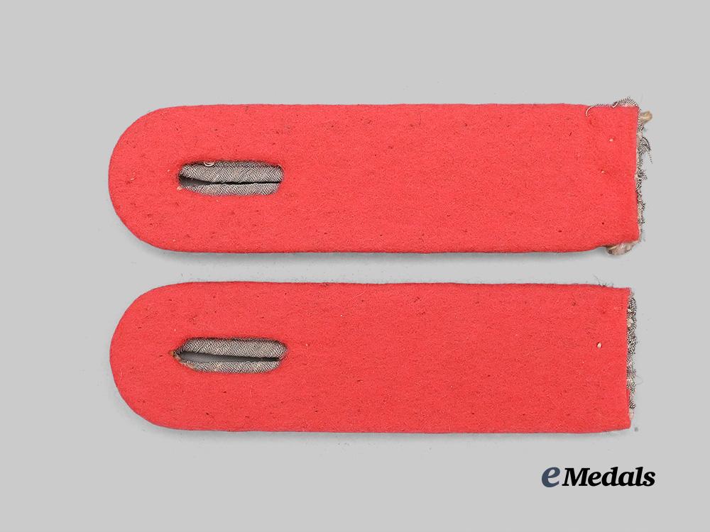 germany,_heer._a_set_of_panzer_troops_leutnant_shoulder_boards_e_medals__g61273_3
