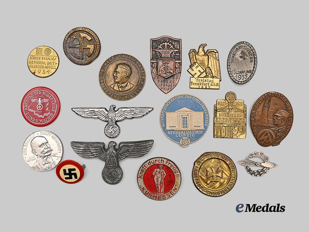 germany,_third_reich._a_mixed_lot_of_badges_and_insignia_e_medals__g61280_2