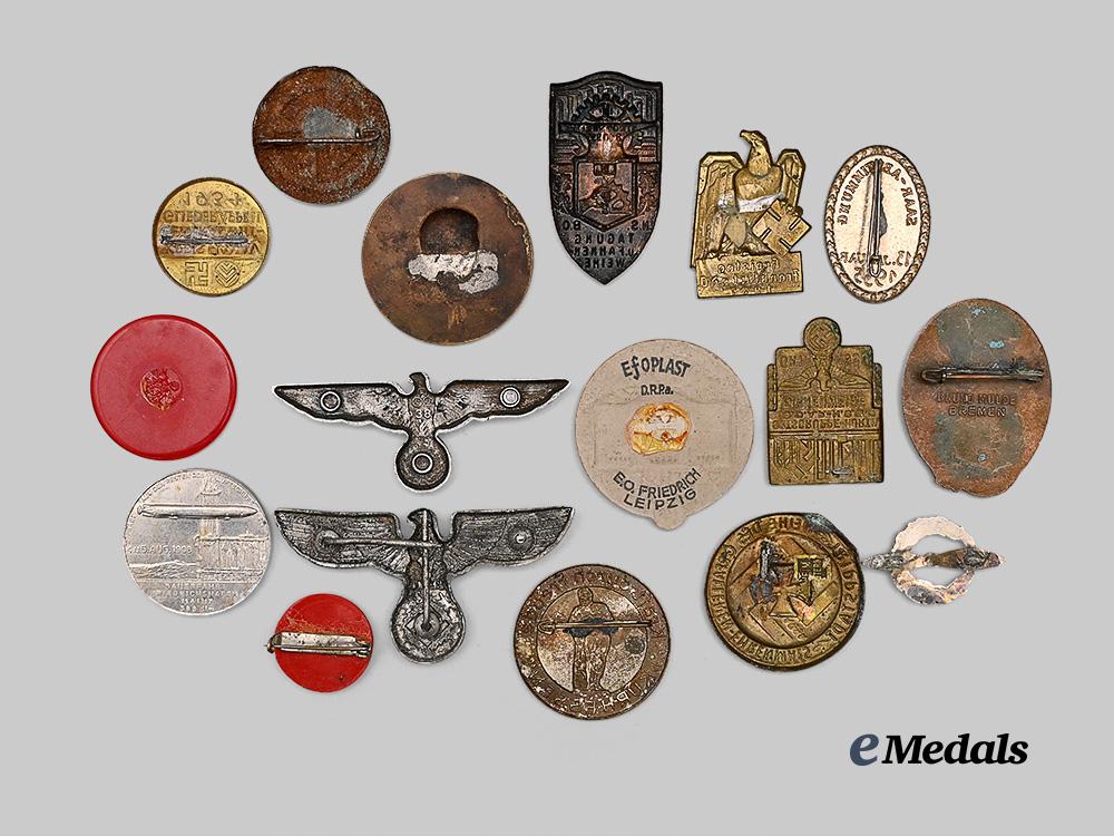 germany,_third_reich._a_mixed_lot_of_badges_and_insignia_e_medals__g61280_3