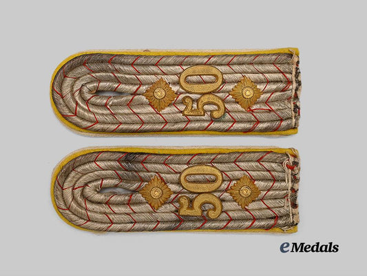 germany,_imperial._a_set_of_heer_hauptmann_shoulder_boards_e_medals__g61283_2