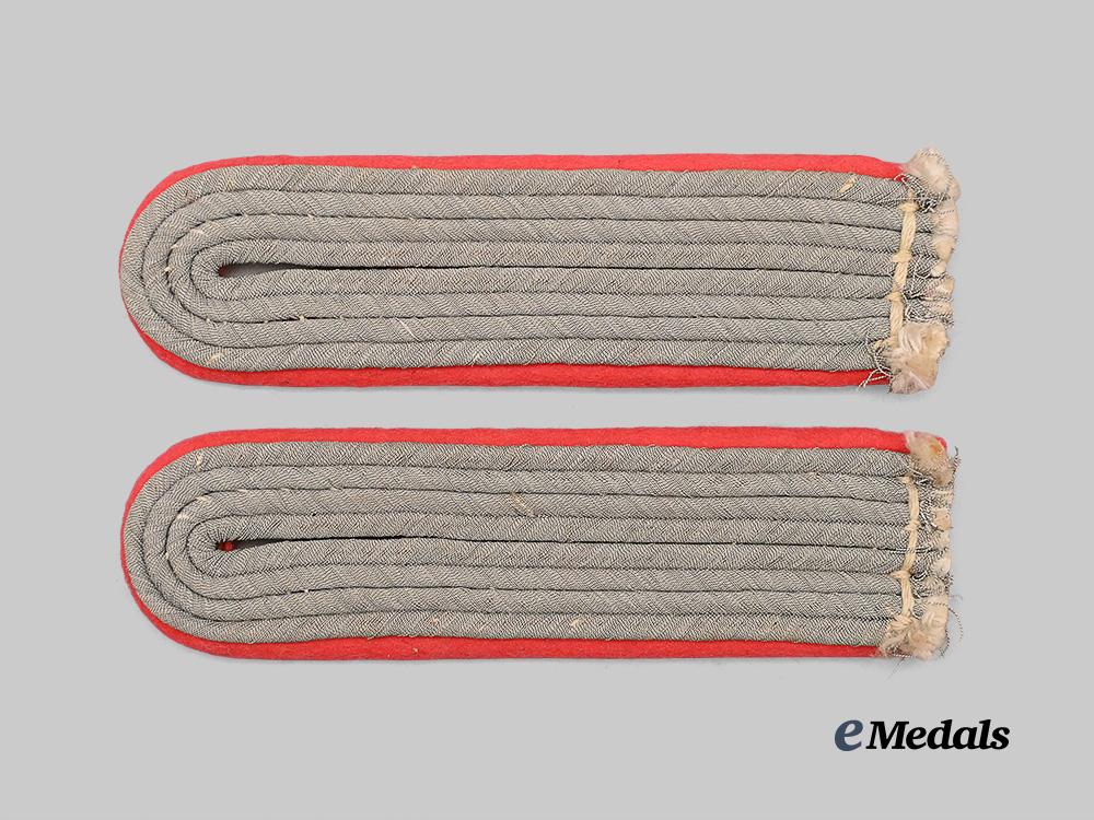 germany,_heer._a_set_of_panzer_troops_leutnant_shoulder_boards_e_medals__g61305_2