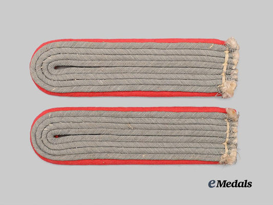 germany,_heer._a_set_of_panzer_troops_leutnant_shoulder_boards_e_medals__g61305_2