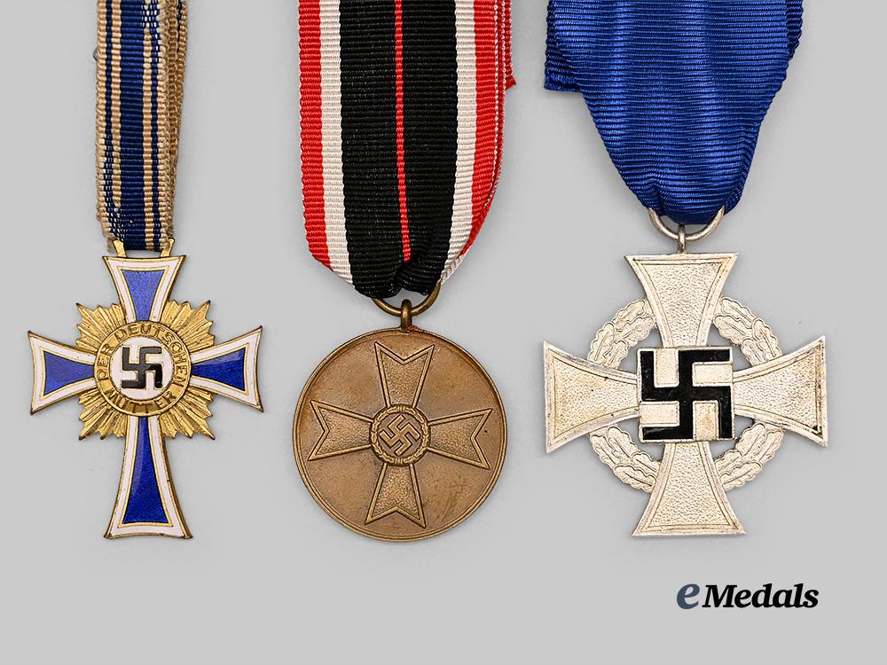 germany,_third_reich._a_mixed_lot_of_awards_for_military_and_civil_service_e_medals__g61309_3