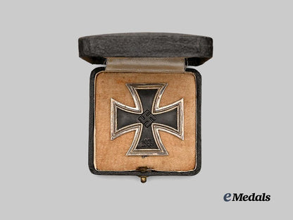 germany,_wehrmacht._a1939_iron_cross_i_class,_with_case,_zink_core_version_by_rudolf_souval_e_medals__g61313_3