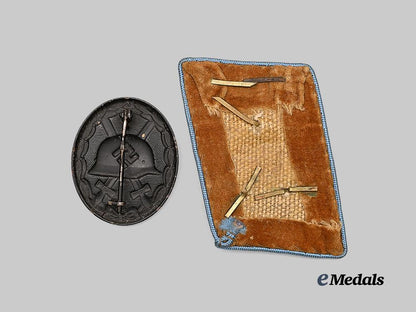 germany,_third_reich._a_black_grade_wound_badge,_with_political_leader_collar_tab_e_medals__g61316_3