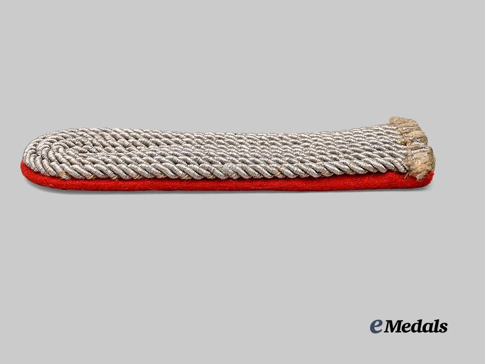 germany,_s_a._a_shoulder_board_for_ranks_sturmführer-_hauptsturmführer,1940-1945_pattern_e_medals__g61320_4