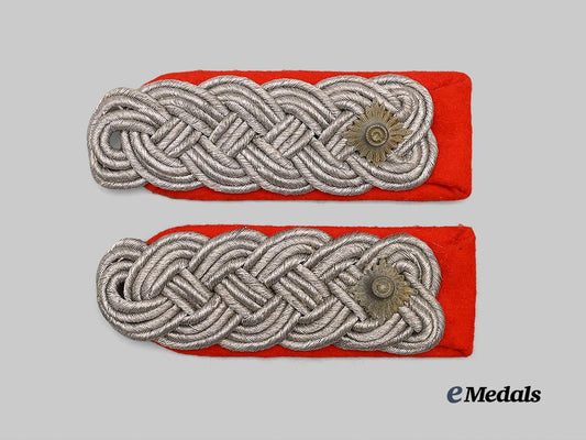 germany,_luftwaffe._a_set_of_flak/_artillery_oberstleutnent_shoulder_boards_e_medals__g61330_2