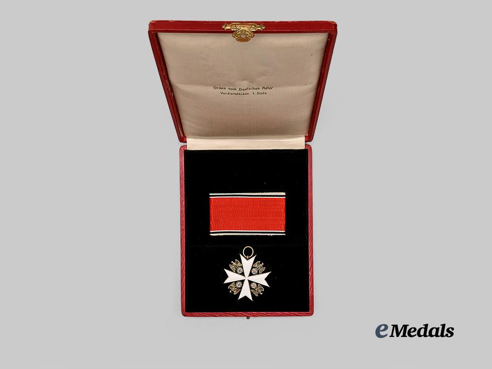 germany,_third_reich._a_rare_order_of_the_german_eagle,_i_class_merit_cross_with_case,_by_deschler&_sohn_e_medals__g61334_5