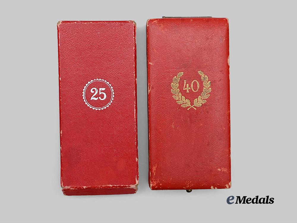 germany,_third_reich._a_pair_of_civil_service_long_service_awards,_with_cases_e_medals__g61357_2