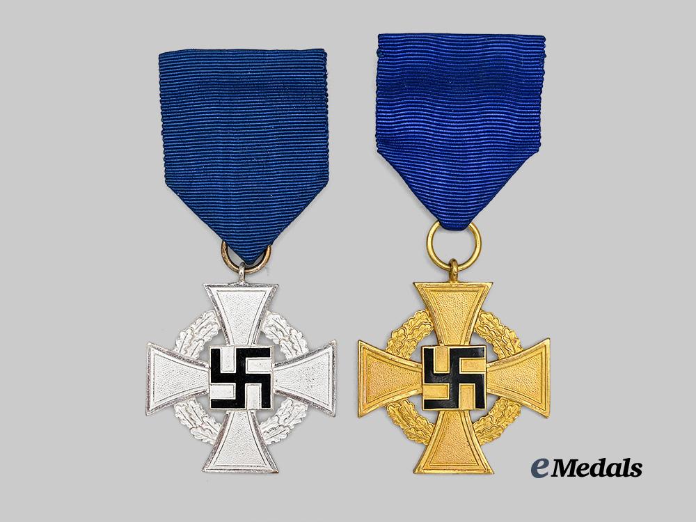 germany,_third_reich._a_pair_of_civil_service_long_service_awards,_with_cases_e_medals__g61357_4