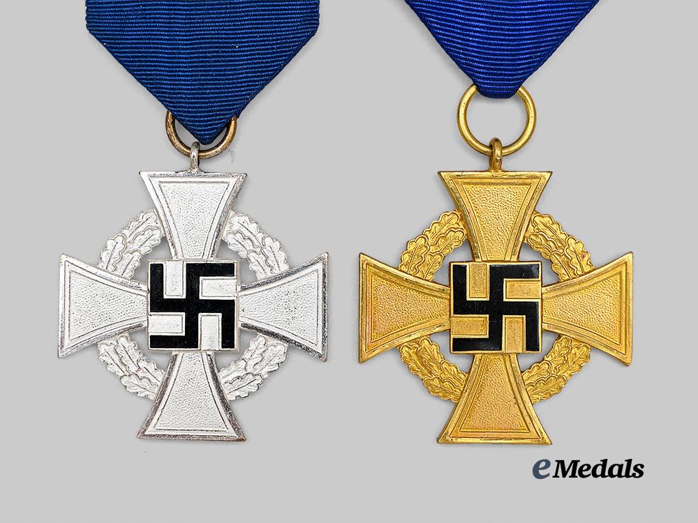 germany,_third_reich._a_pair_of_civil_service_long_service_awards,_with_cases_e_medals__g61357_5