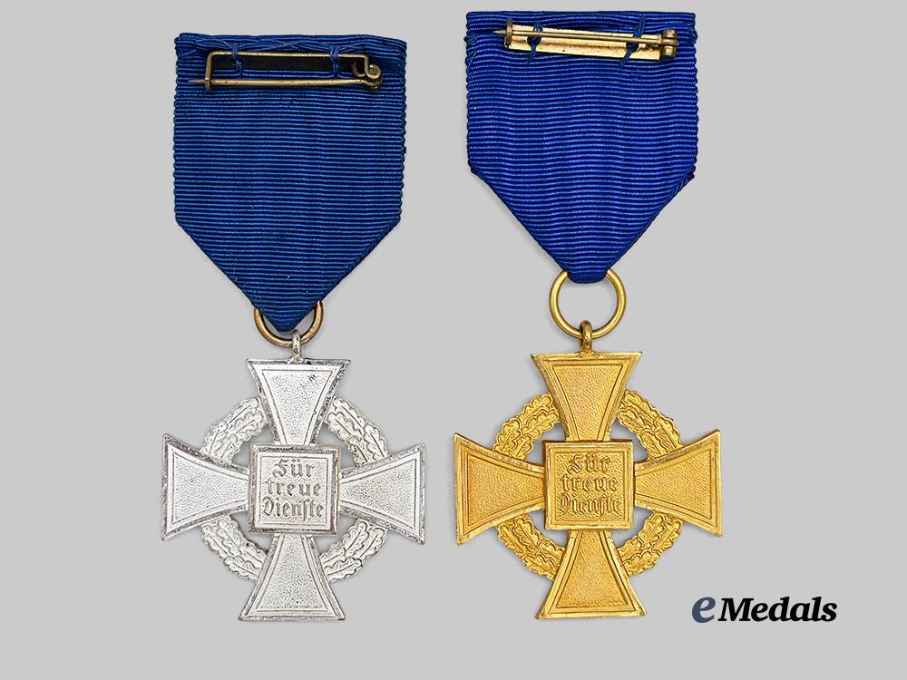 germany,_third_reich._a_pair_of_civil_service_long_service_awards,_with_cases_e_medals__g61357_6