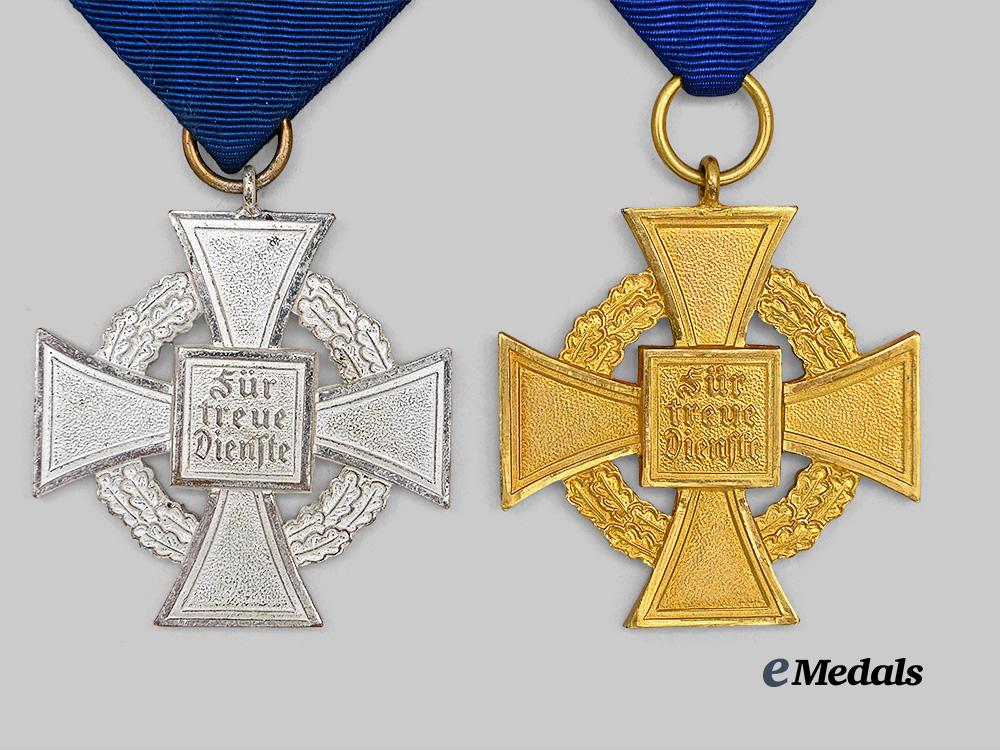 germany,_third_reich._a_pair_of_civil_service_long_service_awards,_with_cases_e_medals__g61357_7
