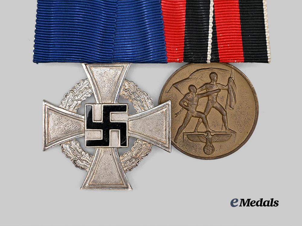 germany,_third_reich._a_medal_bar_for_meritorious_civil_and_occupation_service_e_medals__g61372_3