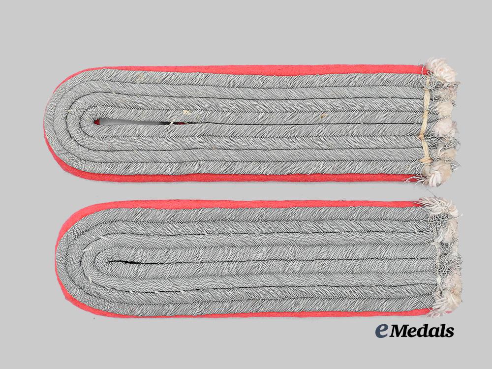 germany,_heer._a_set_of_panzer_troops_leutnant_shoulder_boards_e_medals__g61383_2
