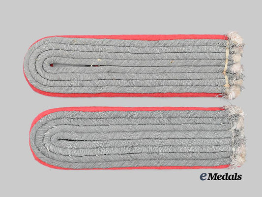 germany,_heer._a_set_of_panzer_troops_leutnant_shoulder_boards_e_medals__g61383_2