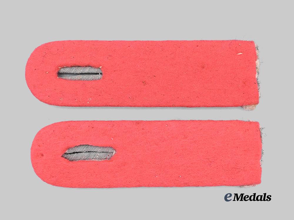 germany,_heer._a_set_of_panzer_troops_leutnant_shoulder_boards_e_medals__g61383_3