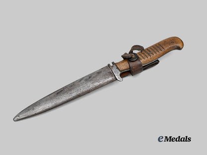 germany,_imperial._a_sawback_trench_knife,_by_f._w._backhaus_e_medals__g61390_2