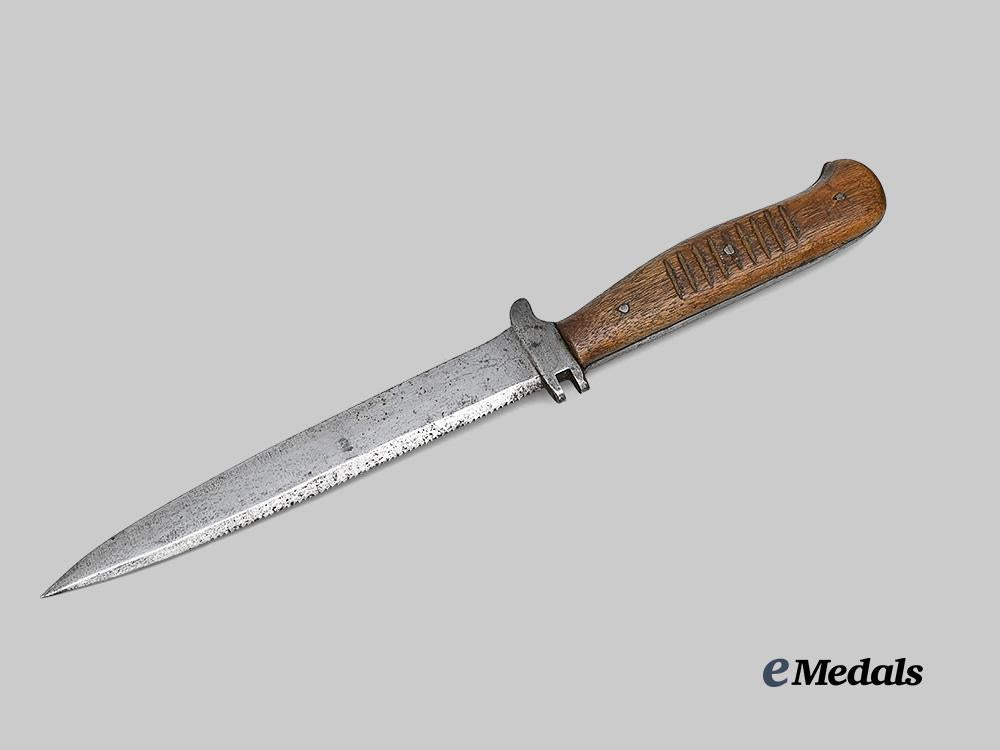 germany,_imperial._a_sawback_trench_knife,_by_f._w._backhaus_e_medals__g61390_5