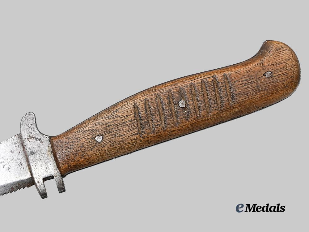 germany,_imperial._a_sawback_trench_knife,_by_f._w._backhaus_e_medals__g61390_6