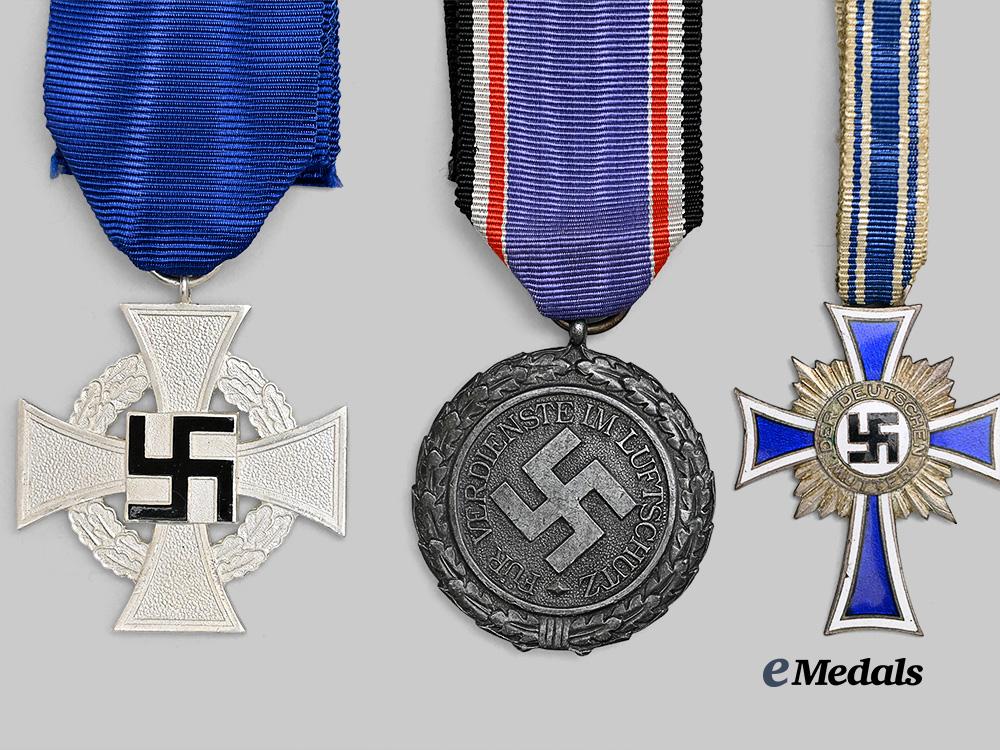 germany,_third_reich._a_mixed_lot_of_awards_for_military_and_civil_service_e_medals__g61395_4