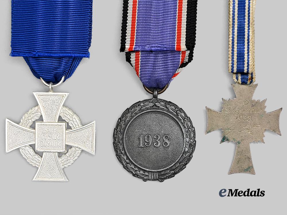 germany,_third_reich._a_mixed_lot_of_awards_for_military_and_civil_service_e_medals__g61395_7