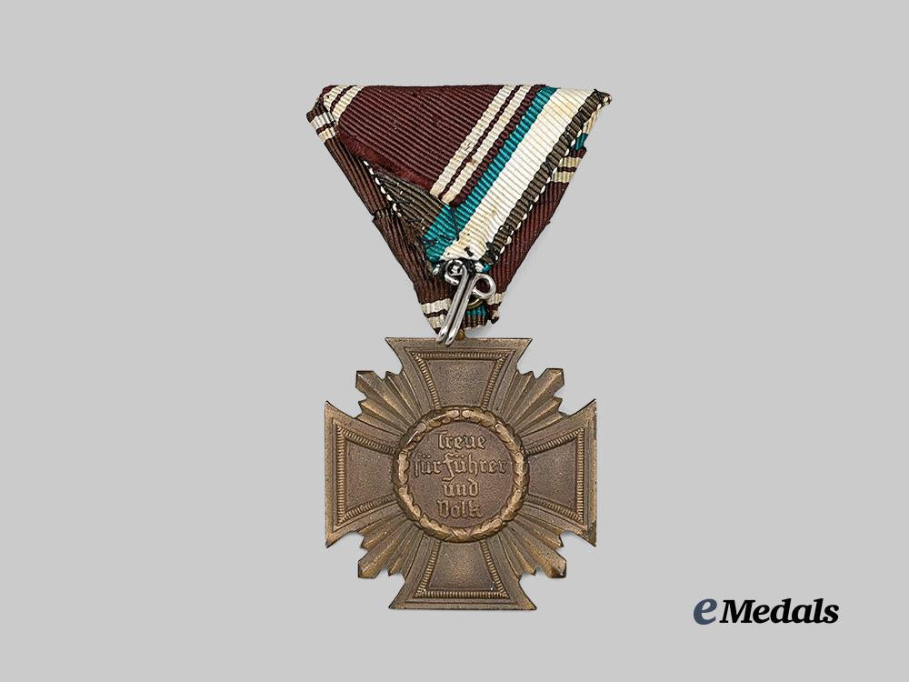 germany,_n_s_d_a_p._a_long_service_award,_i_i_i_class_for10_years_e_medals__g61407_4