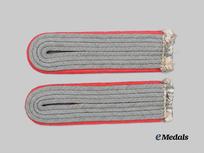 germany,_heer._a_set_of_panzer_troops_leutnant_shoulder_boards_e_medals__g61431_2