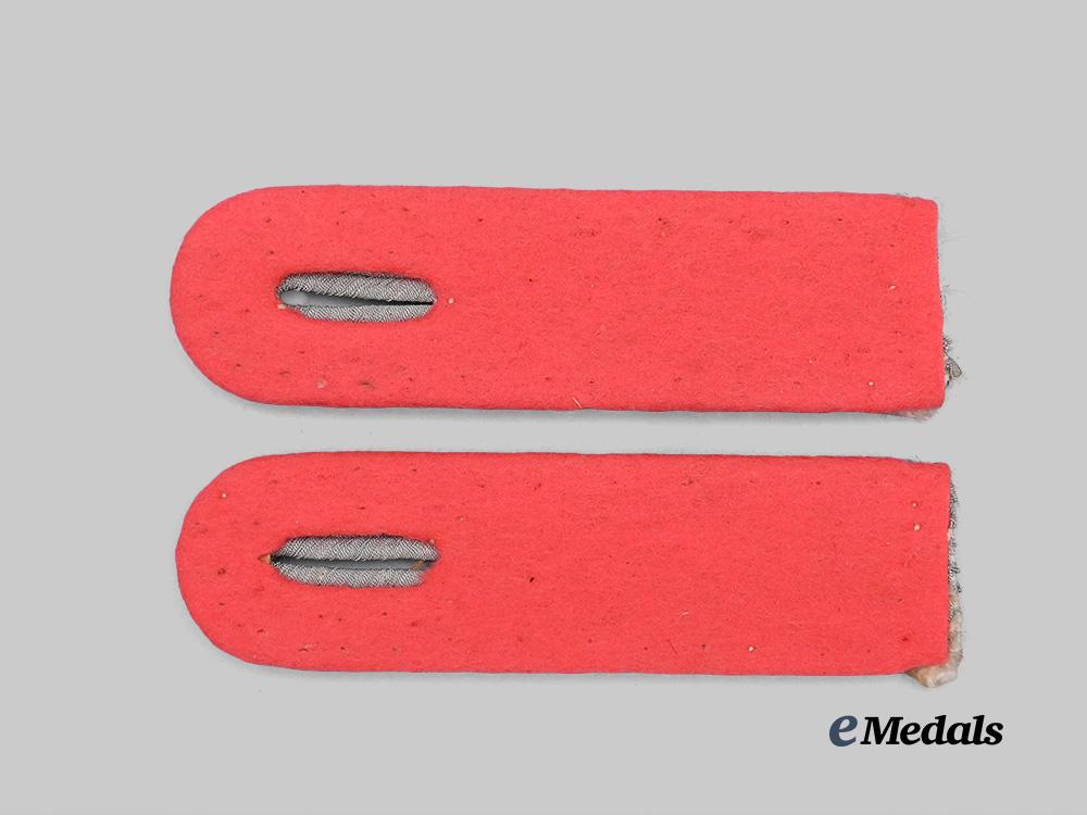 germany,_heer._a_set_of_panzer_troops_leutnant_shoulder_boards_e_medals__g61431_3