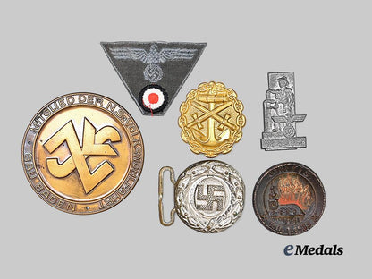 germany,_third_reich._a_mixed_lot_of_badges_and_insignia_e_medals__g61439_2