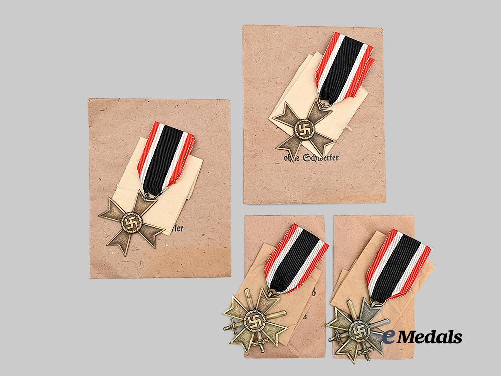 germany,_wehrmacht._a_lot_of_unissued_war_merit_crosses_i_i_class_e_medals__g61448_3