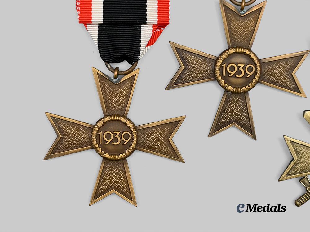 germany,_wehrmacht._a_lot_of_unissued_war_merit_crosses_i_i_class_e_medals__g61448_9