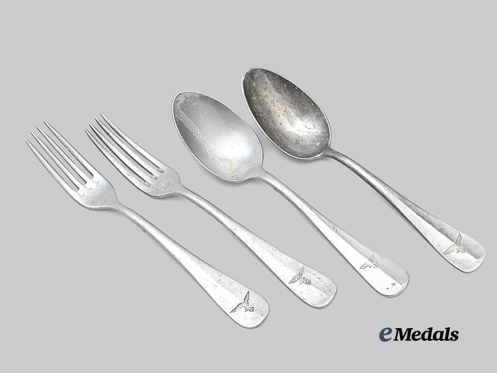 germany,_luftwaffe._a_lot_of_mess_hall_cutlery_e_medals__g61477__2