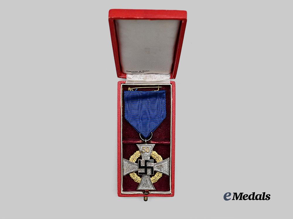 germany,_third_reich._a_faithful_service_award,_special_grade_for50_years_with_case,_by_deschler&_sohn_e_medals__g61496_3