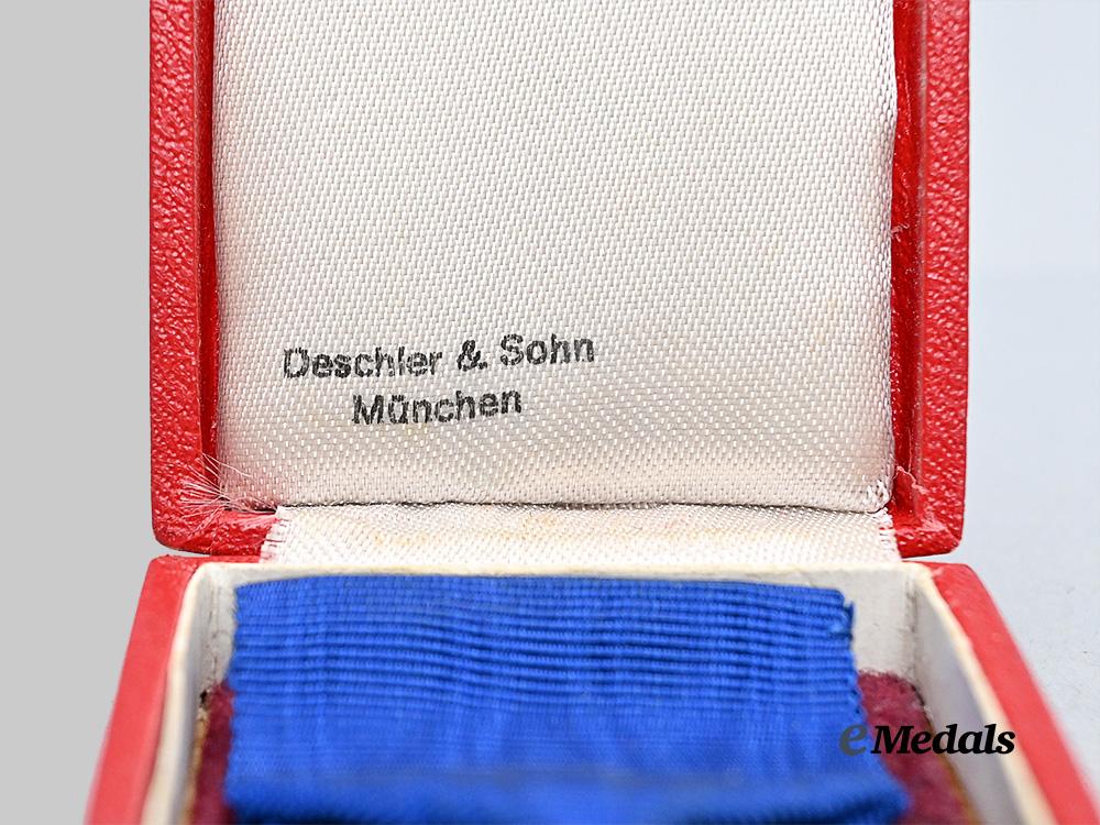 germany,_third_reich._a_faithful_service_award,_special_grade_for50_years_with_case,_by_deschler&_sohn_e_medals__g61496_4