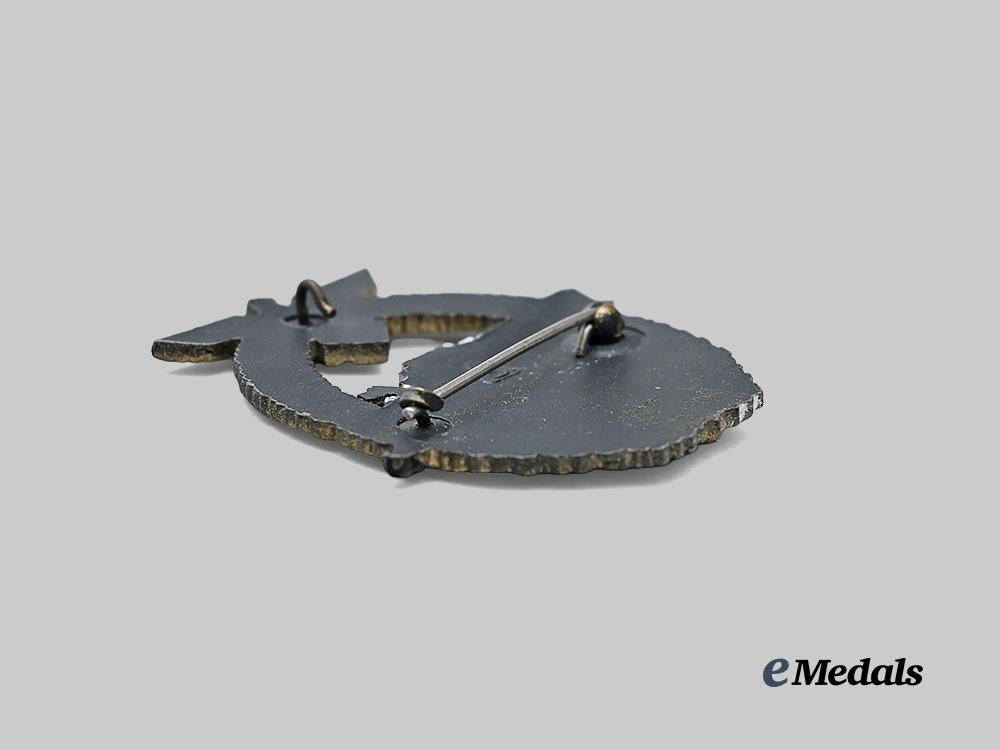 germany,_kriegsmarine._an_s-_boat_war_badge,_type_i_i,_a_s_in_triangle_maker_e_medals__g61504_4