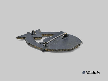 germany,_kriegsmarine._an_s-_boat_war_badge,_type_i_i,_a_s_in_triangle_maker_e_medals__g61504_4