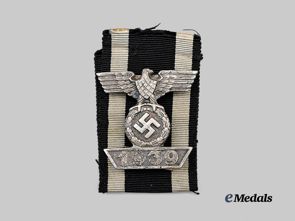 germany,_wehrmacht._a1939_clasp_to_the_iron_cross_i_i_class,_type_i_i,_by_ziemer&_söhne_e_medals__g61506_2