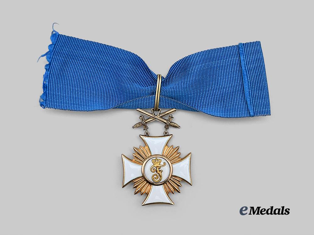württemberg,_kingdom._a_friedrich_order,_i_class_knight’s_cross_in_gold_with_swords_e_medals__g61515_4