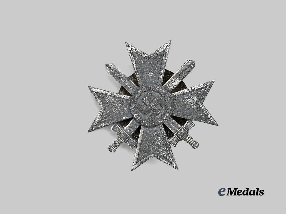 germany,_wehrmacht._a_war_merit_cross_i_class_with_swords,_screwback_version,_by_c._f._zimmermann_e_medals__g61536_2