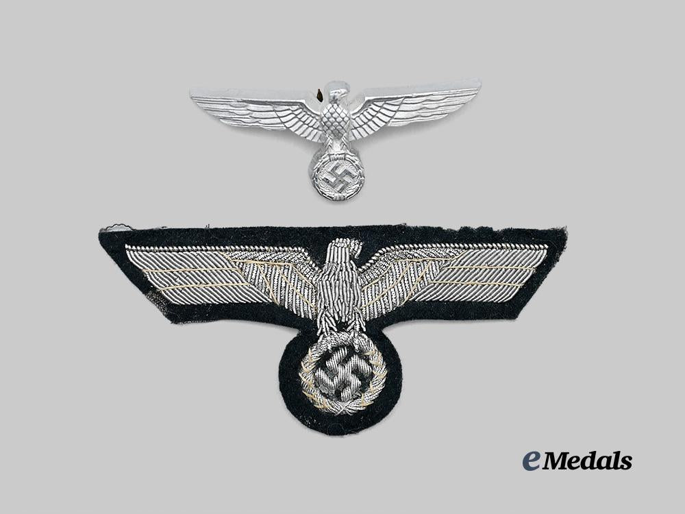 germany,_heer._a_pair_of_uniform_eagle_insignia_e_medals__g61543_2