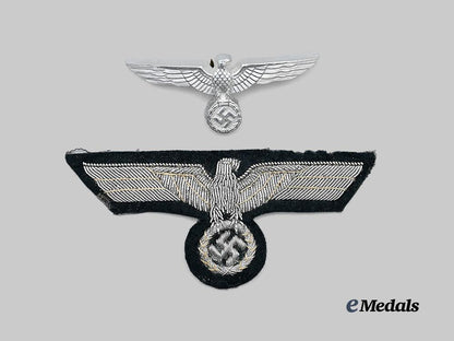 germany,_heer._a_pair_of_uniform_eagle_insignia_e_medals__g61543_2